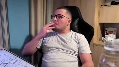 Snapshot of kevinnlovely chatting on 10.17.25 Kevinn online show from 10.17.25