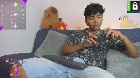 Snapshot of kevinxlvx chatting on 10.29.25 kevin and ottis online show from 10.29.25