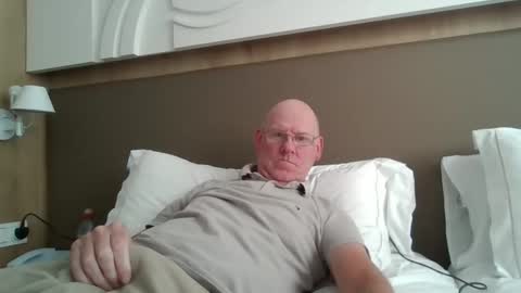 kevlooking4sez online show from 10.15.25