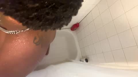 Snapshot of keybump323 chatting on 01.01.25 Keybump online show from 01.01.25