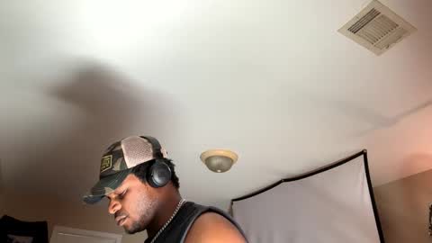 Snapshot of keybump323 chatting on 03.11.25 Keybump online show from 03.11.25