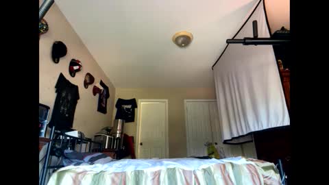 Snapshot of keybump323 chatting on 10.13.25 Keybump online show from 10.13.25