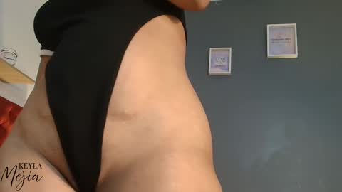 Snapshot of keyla_mejia chatting on 10.25.25 Keyla online show from 10.25.25