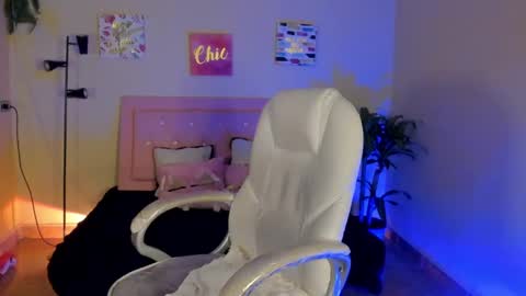 Snapshot of keyla_roberts_ chatting on 02.09.25 Adhara. Help me reach 100 likes online show from 02.09.25