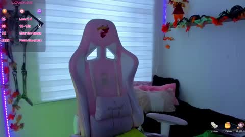 Snapshot of keyla_roberts_ chatting on 10.31.25 Adhara. Help me reach 100 likes online show from 10.31.25