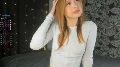 Snapshot of keylalong chatting on 01.19.25 Hi Im Mary Glad to see you in my room PVT is open online show from 01.19.25