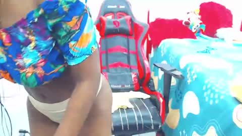 Sandy Saenz online show from 01.25.25