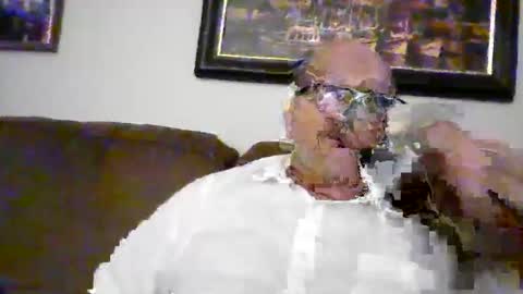 Snapshot of kfries chatting on 10.18.25 Kent online show from 10.18.25