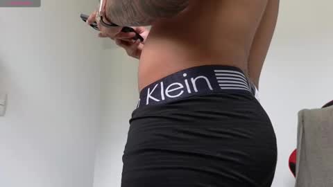 Snapshot of khalidferrer chatting on 02.26.25 khalid ferrer online show from 02.26.25