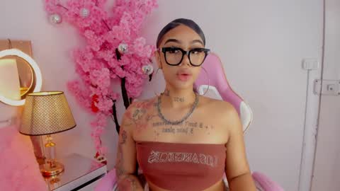 Khelany Isyy  online show from 12.18.24