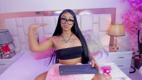 Khelany Isyy  online show from 01.05.25