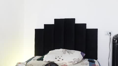 Snapshot of khloe_kaczka_ chatting on 12.28.24 Khloe online show from 12.28.24