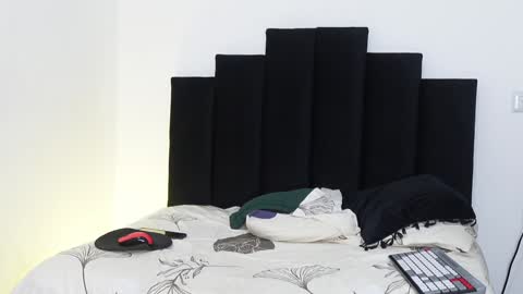 Snapshot of khloe_kaczka_ chatting on 01.06.25 Khloe online show from 01.06.25