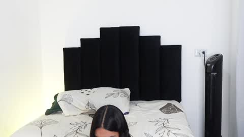 Snapshot of khloe_kaczka_ chatting on 01.11.25 Khloe online show from 01.11.25