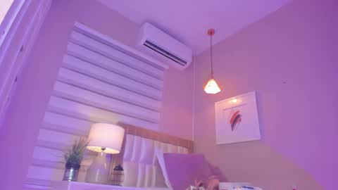 Snapshot of khloe_sweeet chatting on 09.19.25 khloe_sweeet online show from 09.19.25