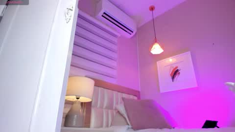 Snapshot of khloe_sweeet chatting on 10.14.25 khloe_sweeet online show from 10.14.25