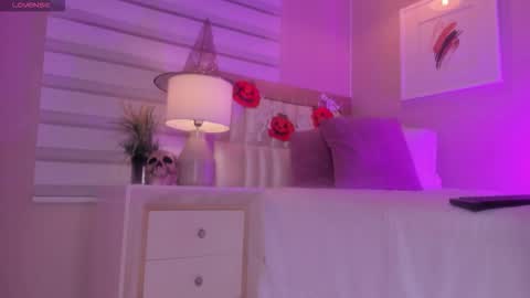 Snapshot of khloe_sweeet chatting on 11.01.25 khloe_sweeet online show from 11.01.25