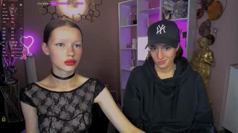 Snapshot of khloebeauty chatting on 09.27.25 khloebeauty online show from 09.27.25