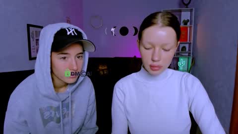 Snapshot of khloebeauty chatting on 09.29.25 khloebeauty online show from 09.29.25