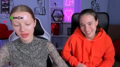 Snapshot of khloebeauty chatting on 10.10.25 khloebeauty online show from 10.10.25