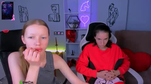 Snapshot of khloebeauty chatting on 10.12.25 khloebeauty online show from 10.12.25