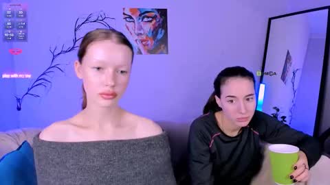 Snapshot of khloebeauty chatting on 10.18.25 khloebeauty online show from 10.18.25