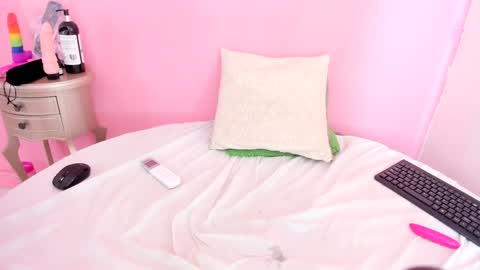 Snapshot of khloeblake chatting on 12.28.24 Khloe online show from 12.28.24