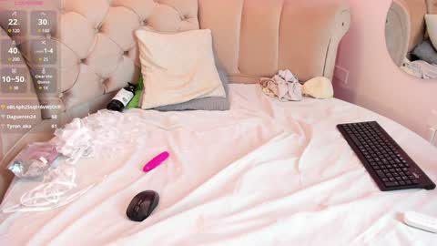 Snapshot of khloeblake chatting on 01.10.25 Khloe online show from 01.10.25