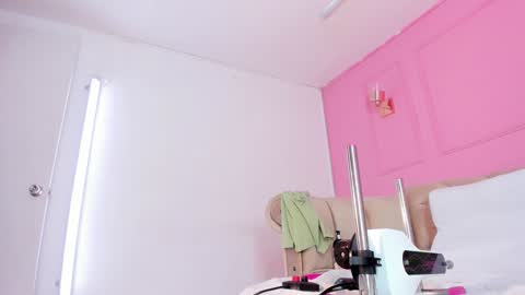 Snapshot of khloeblake chatting on 01.13.25 Khloe online show from 01.13.25