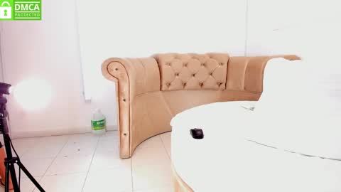 Snapshot of khloeblake chatting on 01.22.25 Khloe online show from 01.22.25