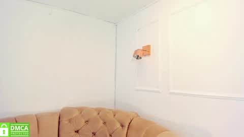 Snapshot of khloeblake chatting on 01.25.25 Khloe online show from 01.25.25