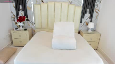 Snapshot of khloeblake chatting on 02.20.25 Khloe online show from 02.20.25