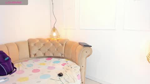 Snapshot of khloeblake chatting on 02.28.25 Khloe online show from 02.28.25