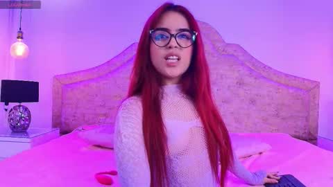 Snapshot of khloejohnson chatting on 10.19.25 khloejohnson online show from 10.19.25