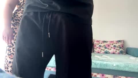 khloekross online show from 02.25.26