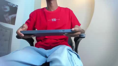 Snapshot of khris__evans chatting on 12.20.25 Kris Evans online show from 12.20.25