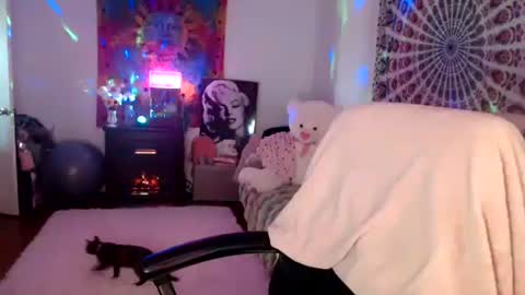 KELLYWILDNNOUT online show from 10.16.25