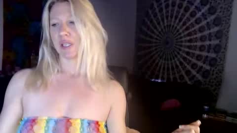 KELLYWILDNNOUT online show from 04.01.26