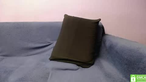 Hey Im Ivan everyday online 9am to 6pm 6 GMT Help me Reach K FollowerslPut your finger up  online show from 02.07.26