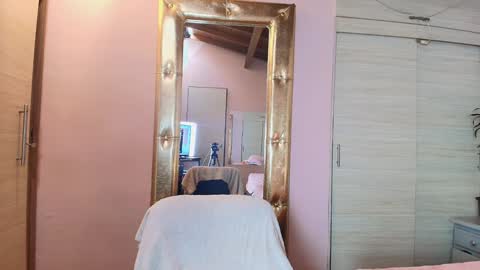 Snapshot of kiana_cream chatting on 01.12.25 N M online show from 01.12.25