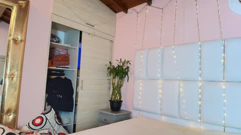 Snapshot of kiana_cream chatting on 01.15.25 N M online show from 01.15.25