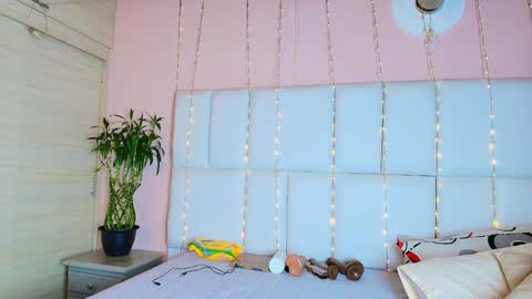 Snapshot of kiana_cream chatting on 01.22.25 N M online show from 01.22.25