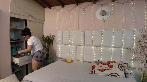 Snapshot of kiana_cream chatting on 01.29.25 N M online show from 01.29.25