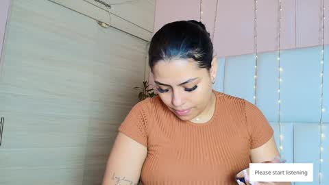 Snapshot of kiana_cream chatting on 02.01.25 N M online show from 02.01.25