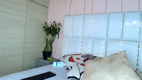 Snapshot of kiana_cream chatting on 02.01.25 N M online show from 02.01.25