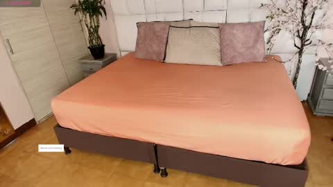 Snapshot of kiana_cream chatting on 02.26.25 N M online show from 02.26.25