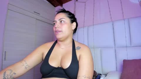 Snapshot of kiana_cream chatting on 09.17.25 N M online show from 09.17.25