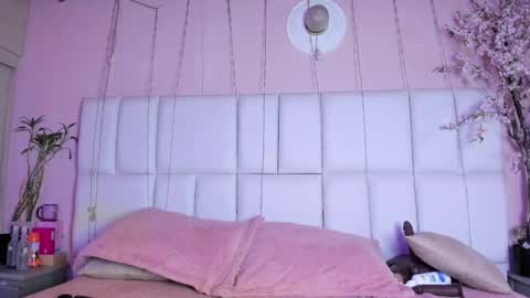 Snapshot of kiana_cream chatting on 09.28.25 N M online show from 09.28.25