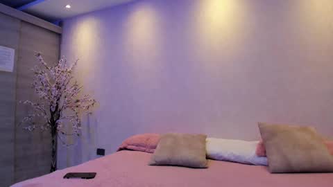 Snapshot of kiana_cream chatting on 10.20.25 N M online show from 10.20.25