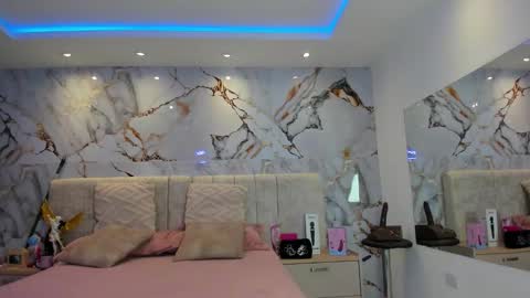    N         M online show from 12.20.25